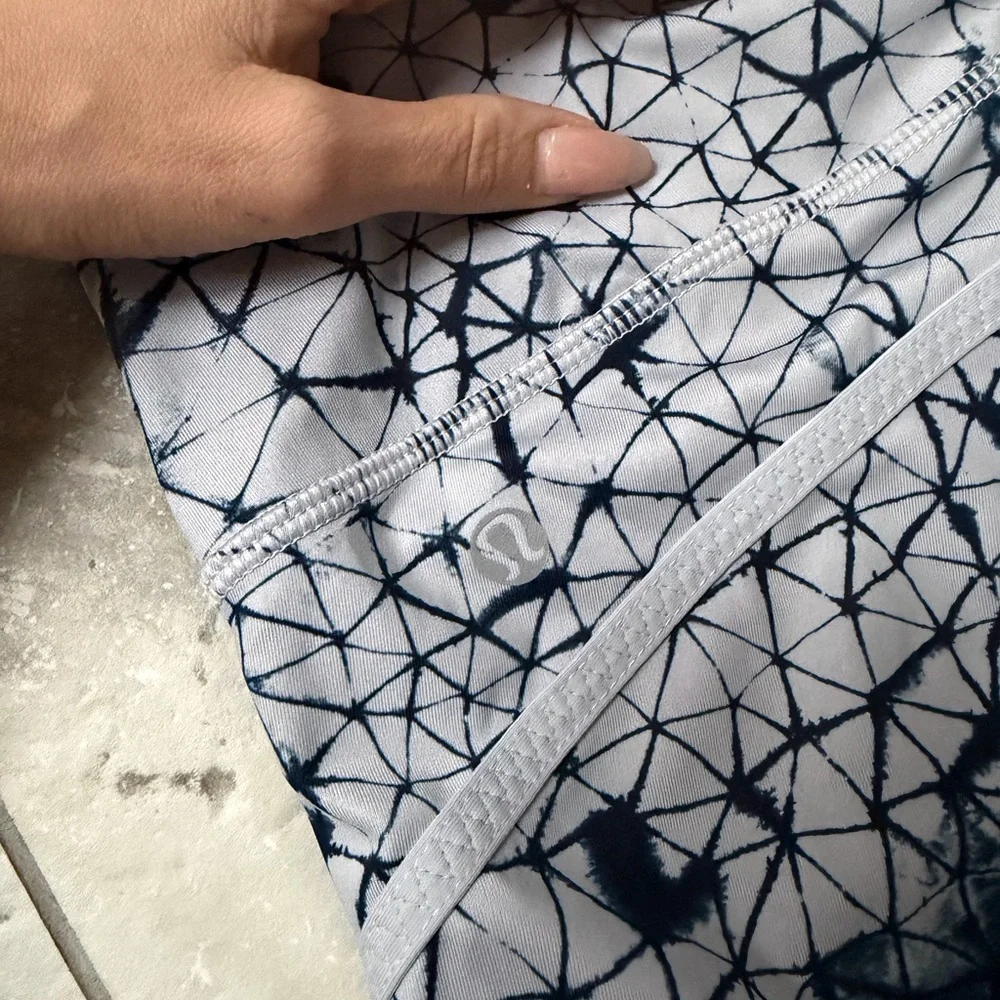 Lululemon Gray Abstract Print Cropped Leggings Size 6